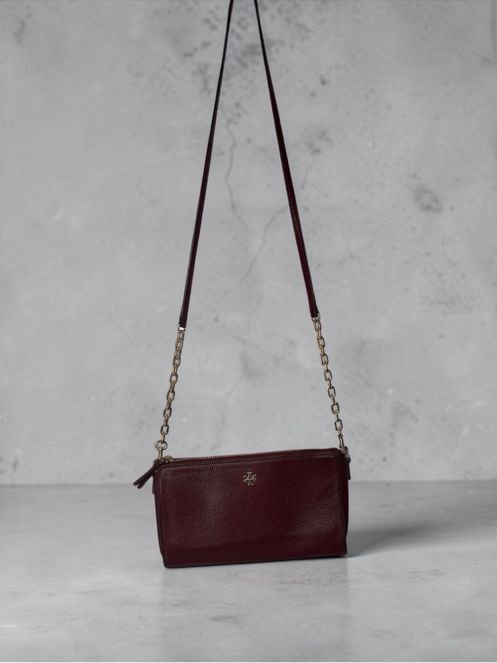 TORY BURCH CARTER SLIM LEATHER CROSSBODY BAG BURGUNDY GOLD HARDWARE